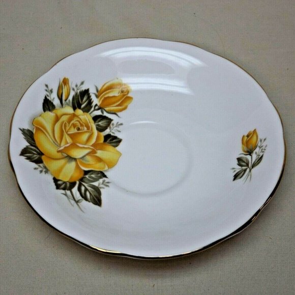 Royal Windsor Fine Bone China England Yellow Roses Footed Tea Cup & Saucer #2935 - Picture 4 of 12